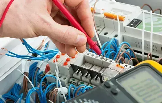 Professional electrician in Barnes
